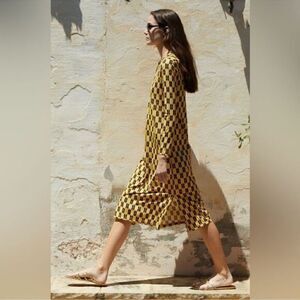 Zara‎ Geometric Printed Satin Effect Flowy Midi Dress